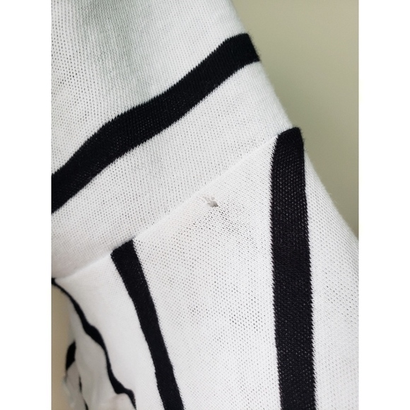 Chaser Gauzy Cotton Ruffle Blouse With Tulip Back - Picture 6 of 7